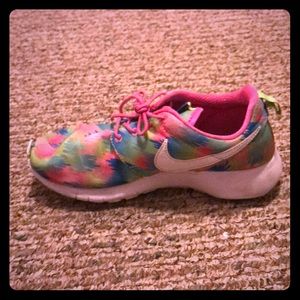 Roshees . they are pink , blue , & green